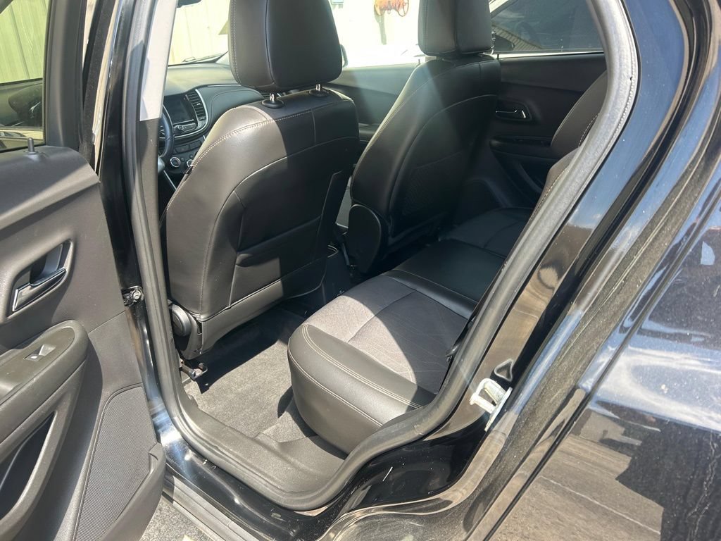 Used 2019 Chevrolet Trax LT w/ LT Convenience Package AWD/4WD image 12