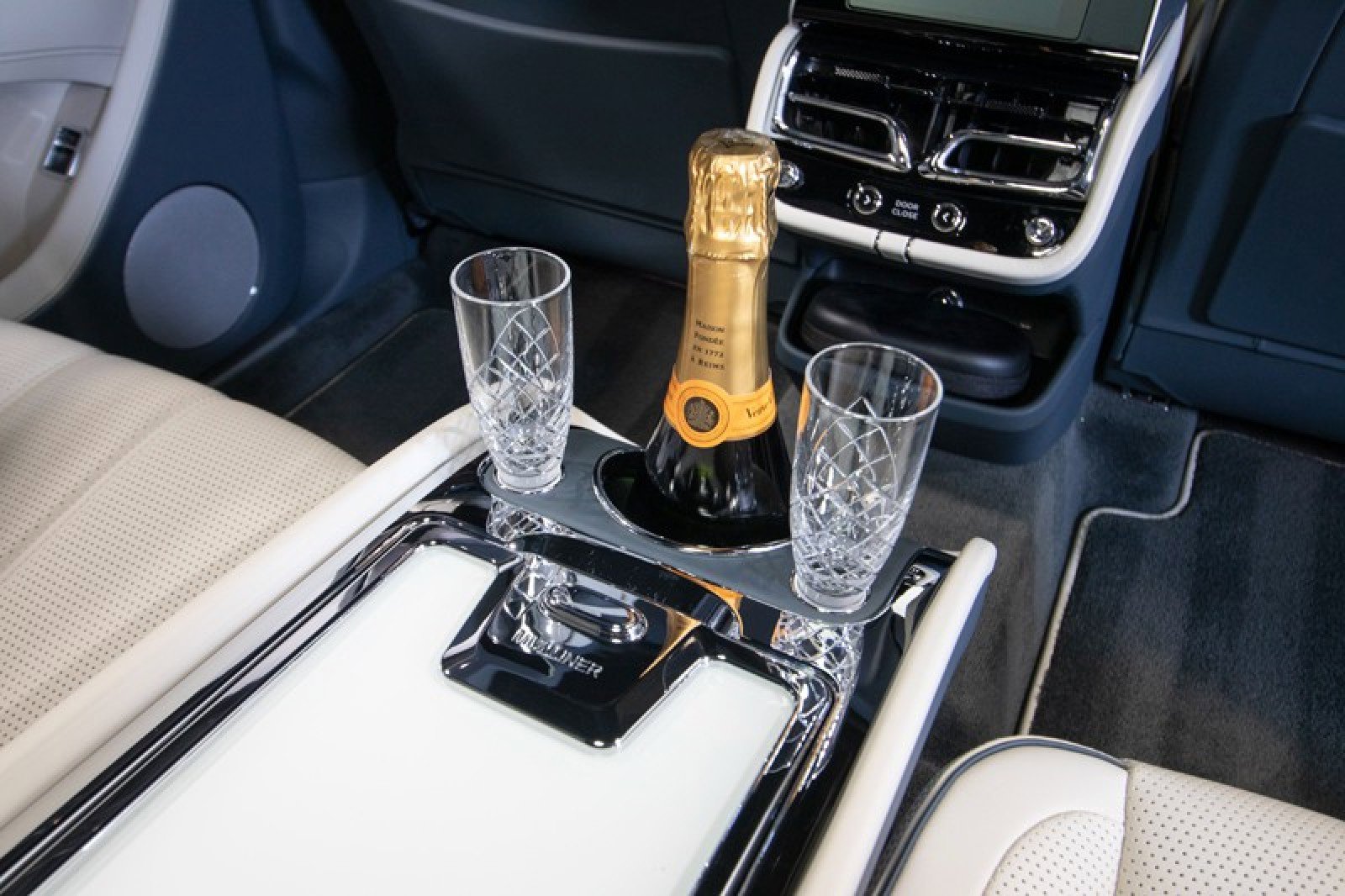 Used 2023 Bentley Bentayga Extended Wheelbase image 50