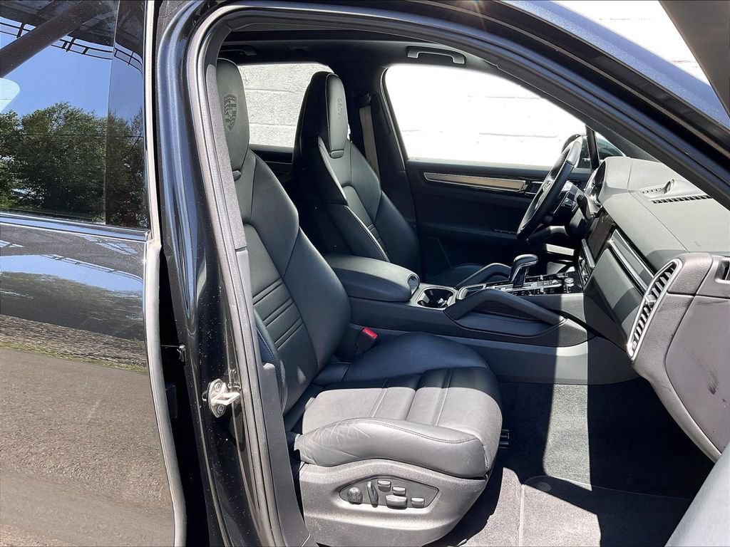 Certified 2023 Porsche Cayenne Platinum Edition AWD/4WD image 12