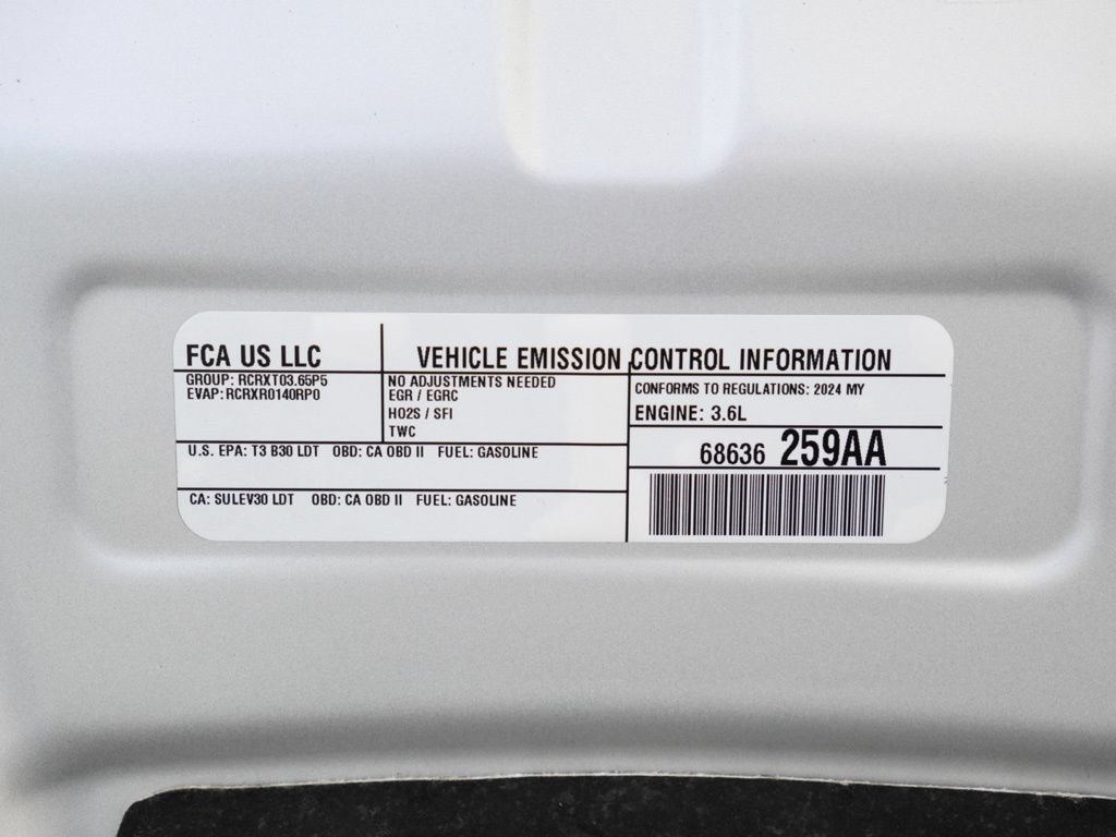 Used 2024 Chrysler Pacifica Limited FWD image 31
