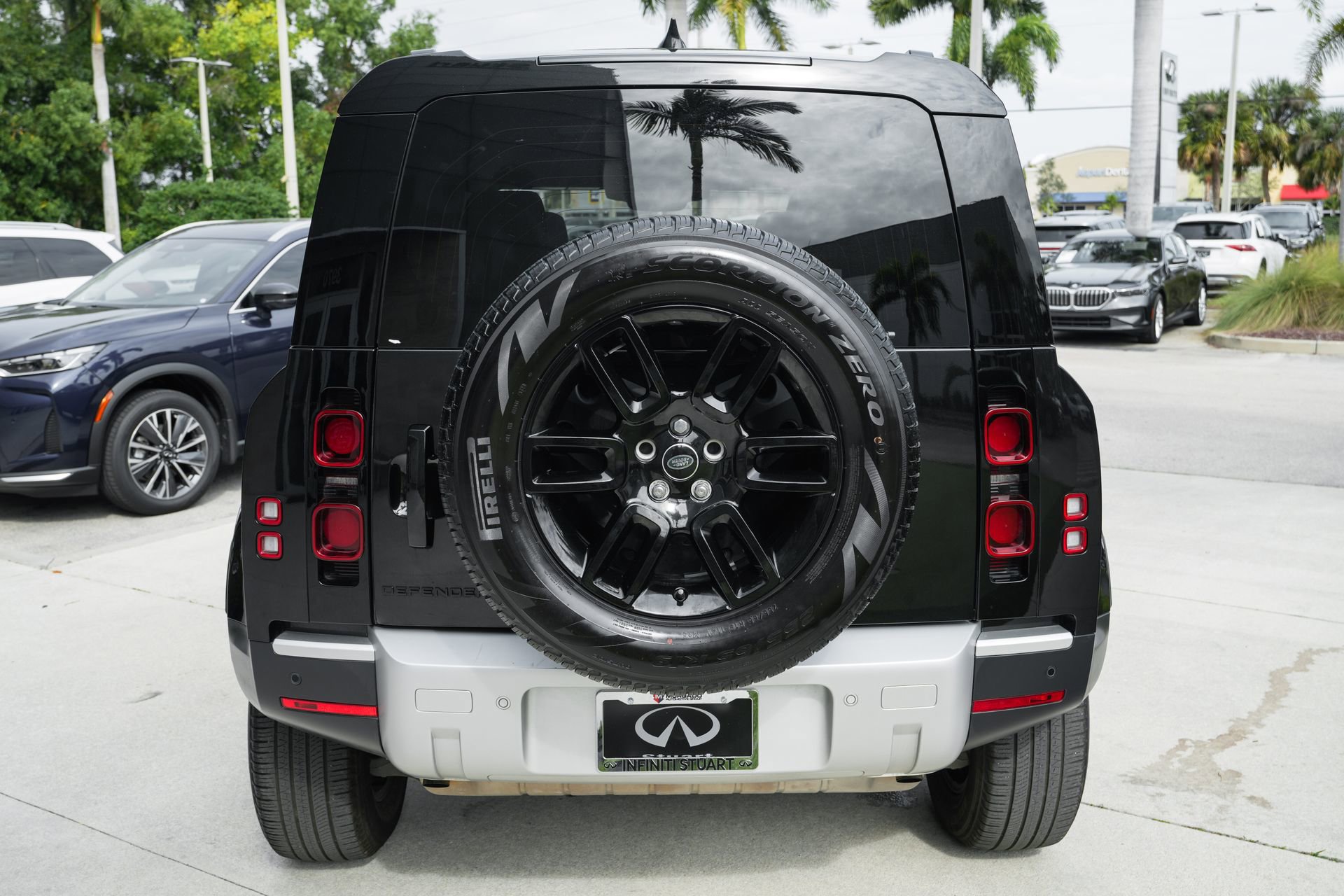 Used 2025 Land Rover Defender 110 S image 8