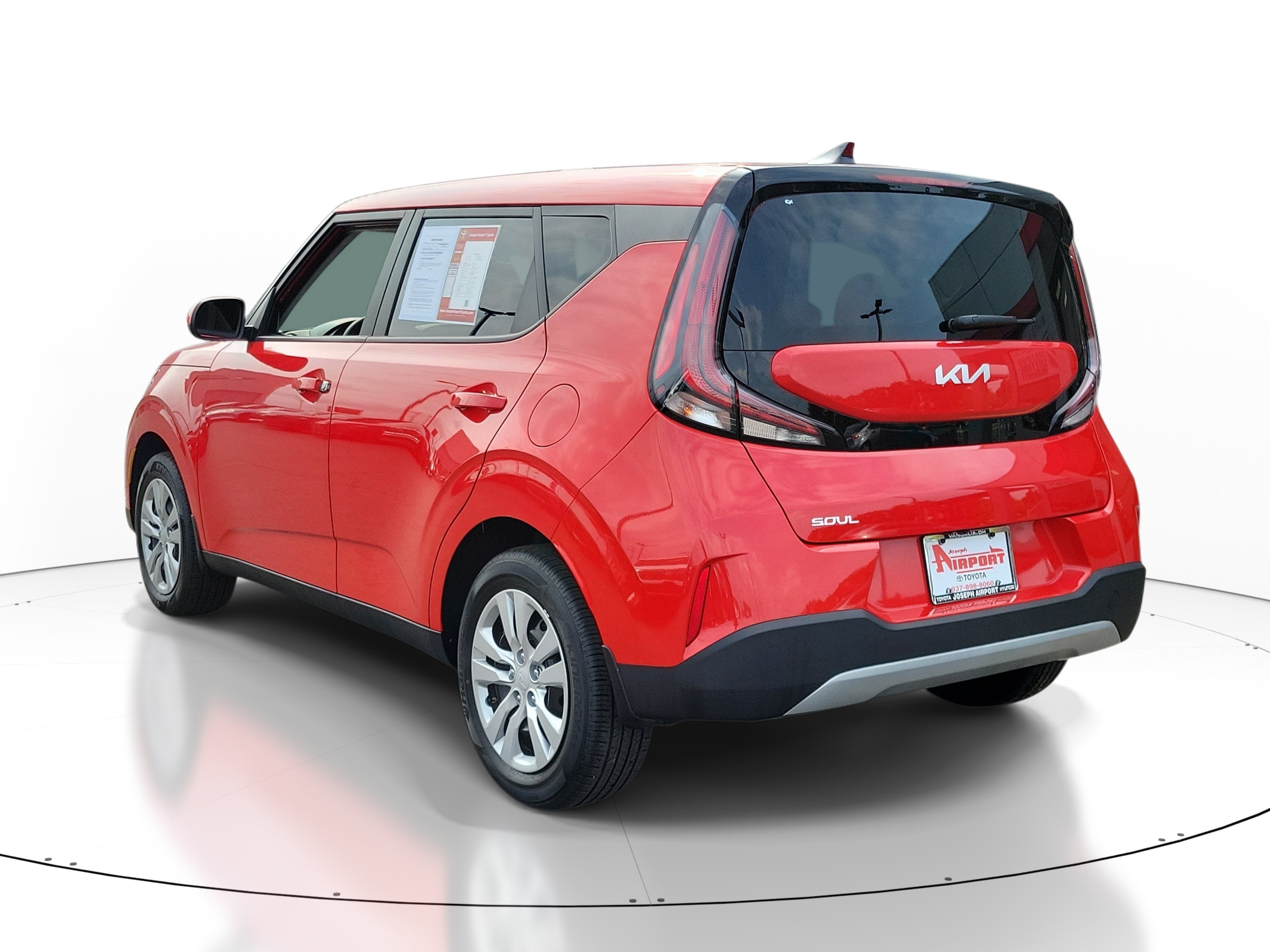 Used 2025 Kia Soul LX FWD image 3