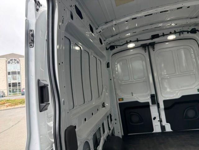 Used 2025 Ford Transit 250 148 Medium Roof RWD image 25