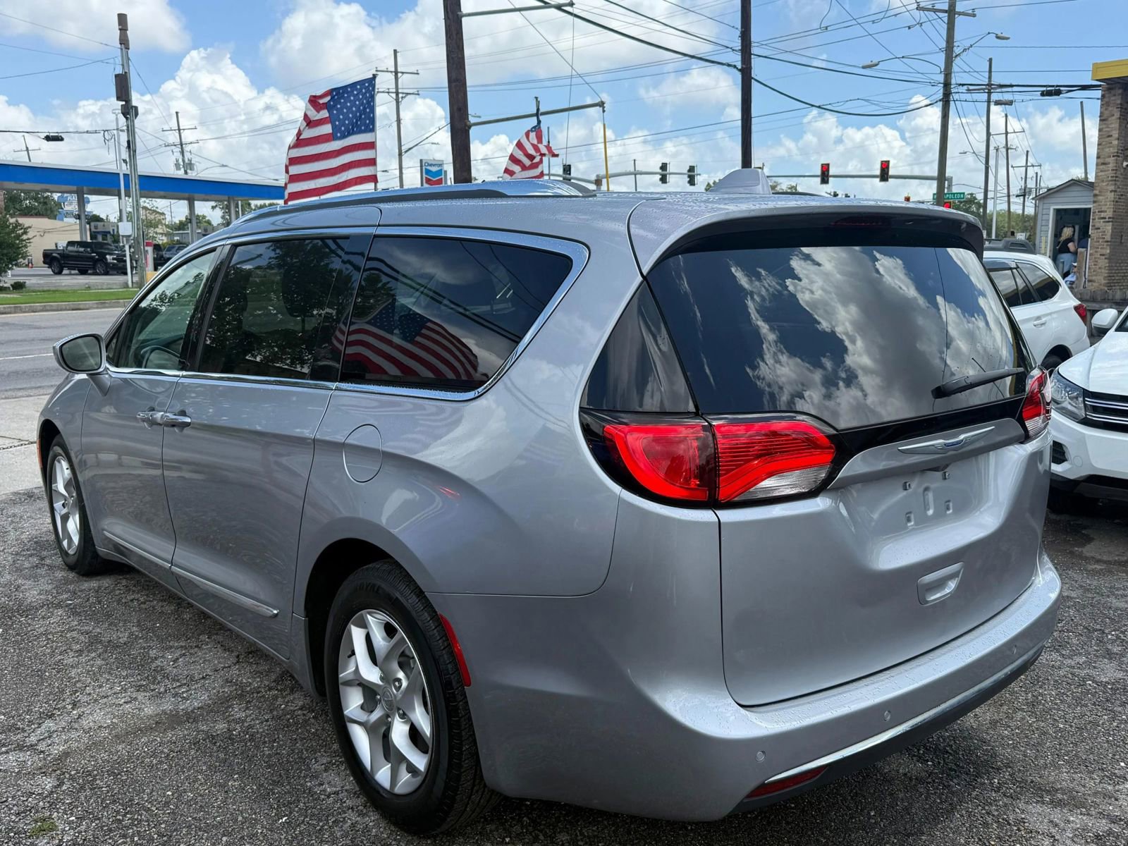 Used 2018 Chrysler Pacifica Touring-L Plus w/ Tire & Wheel Group FWD image 6
