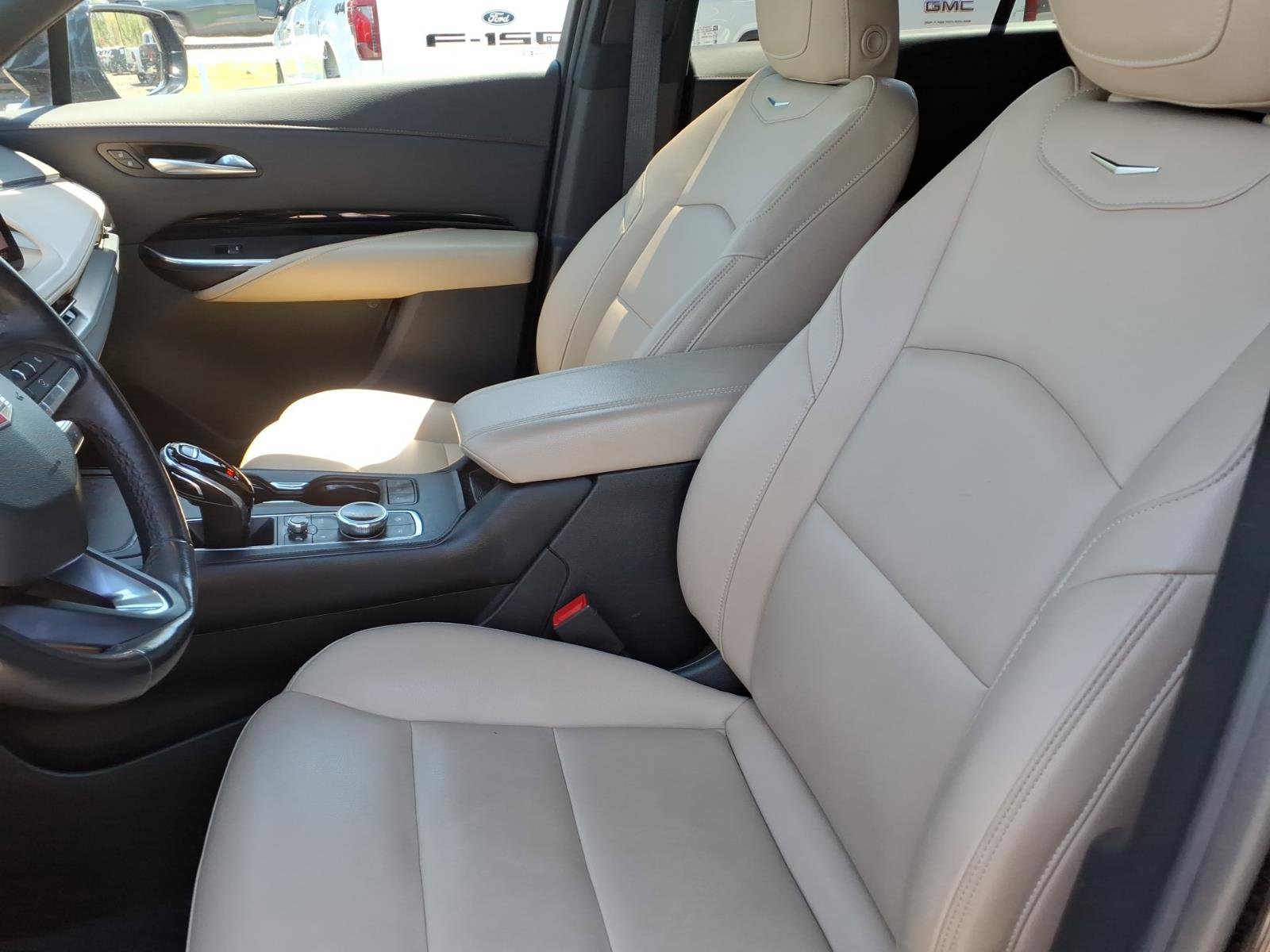 Used 2024 Cadillac XT4 Luxury AWD/4WD image 5