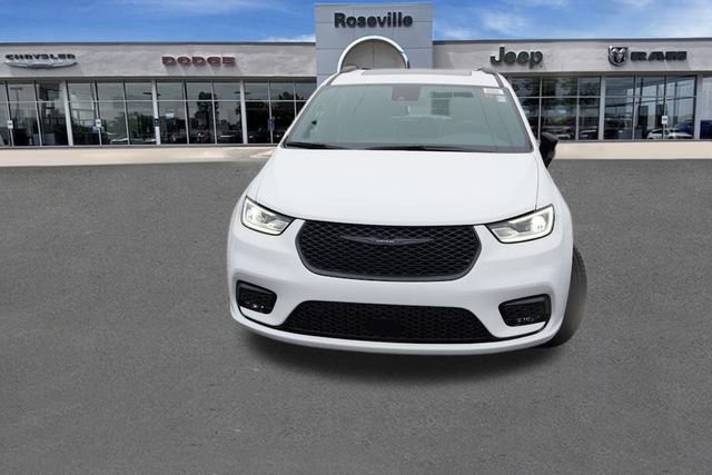 New 2026 Chrysler Pacifica Limited w/ S Appearance Package image 8