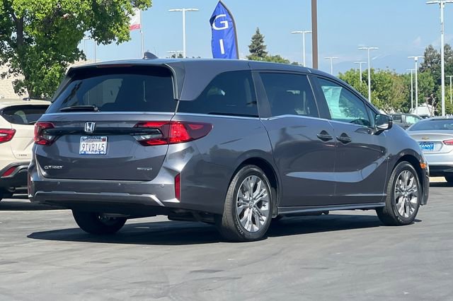 Used 2025 Honda Odyssey Touring image 4
