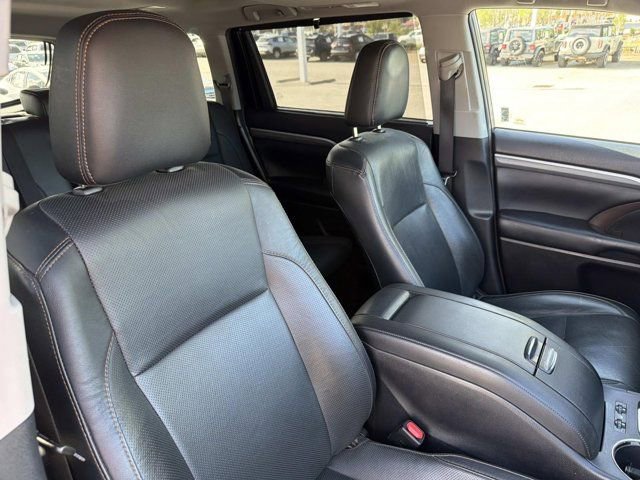 Used 2019 Toyota Highlander Limited image 16