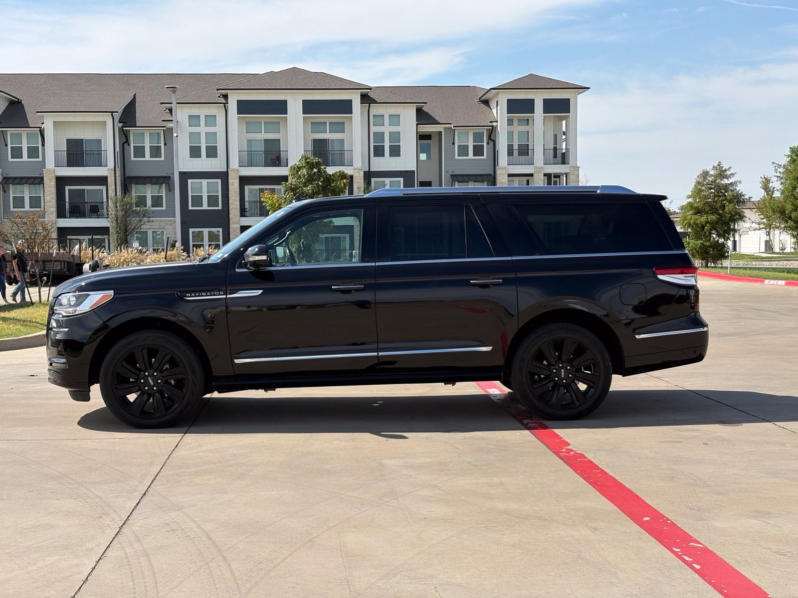 Used 2024 Lincoln Navigator L Reserve AWD/4WD image 4