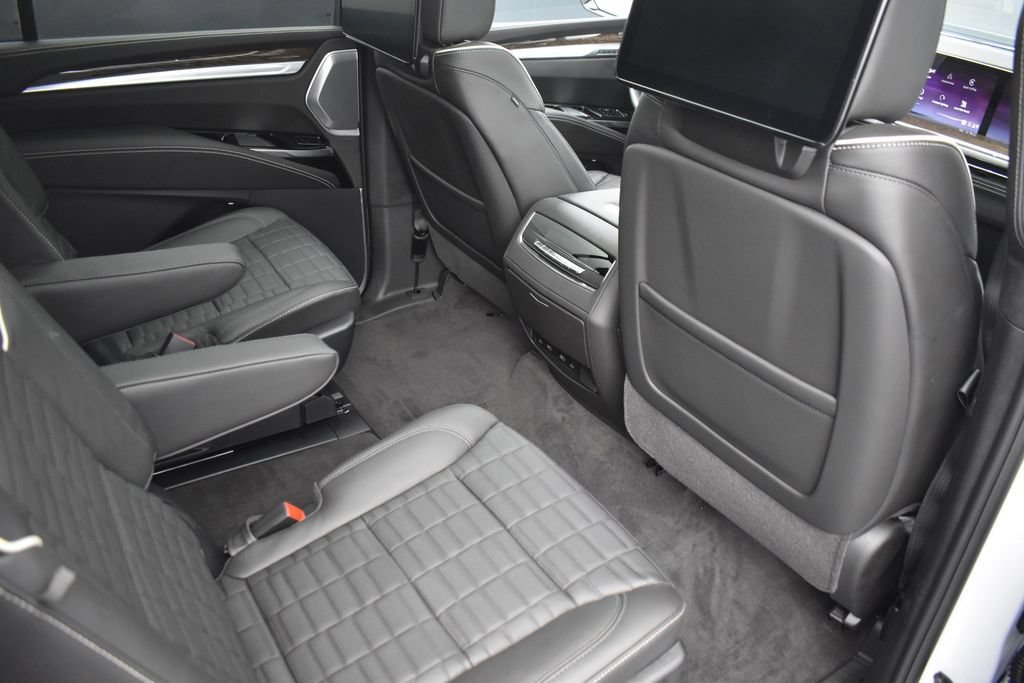 Certified 2026 Cadillac Escalade ESV Platinum Sport w/ LPO, ONYX Package AWD/4WD image 33