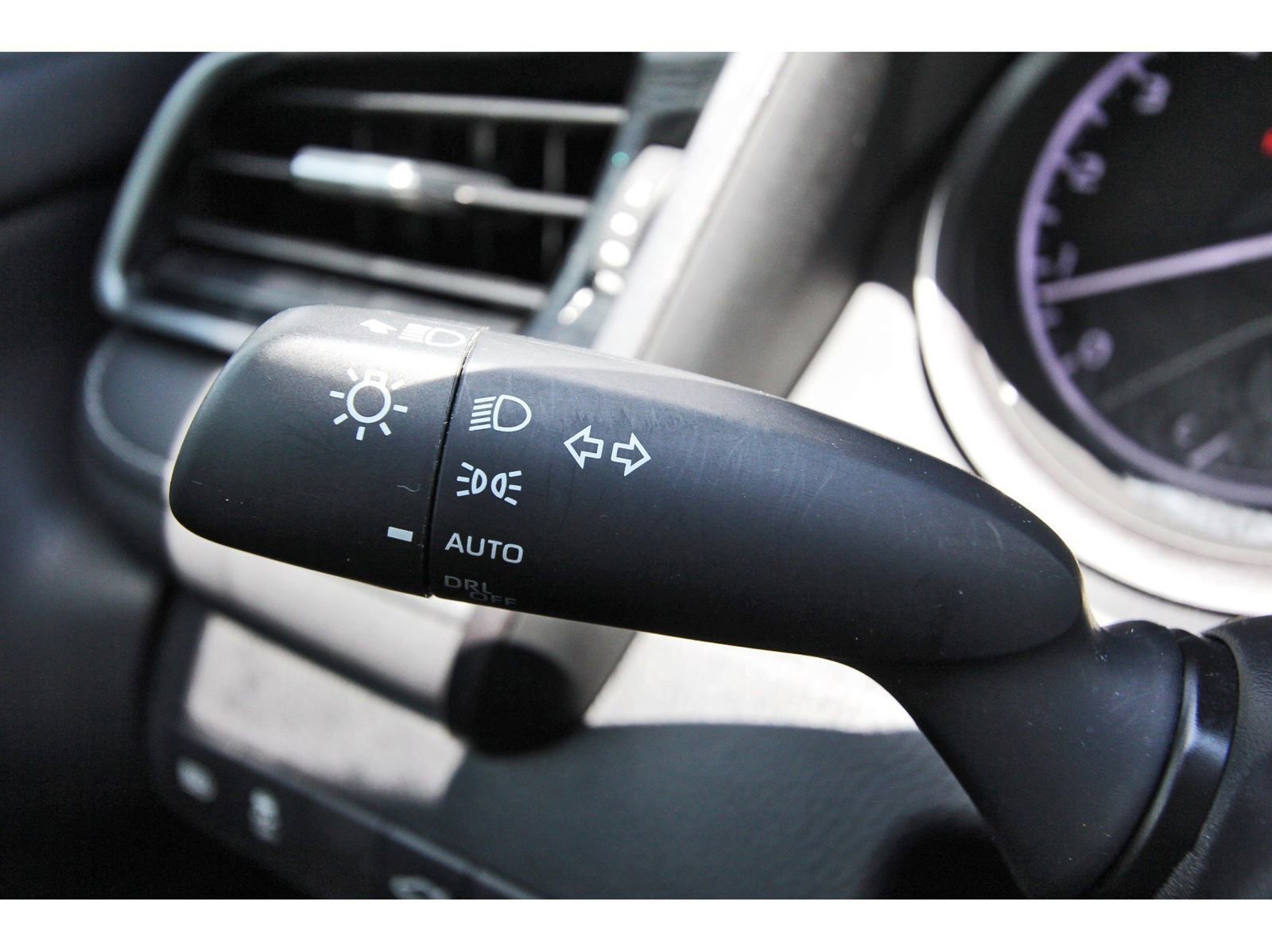 Used 2023 Toyota Camry SE w/ Convenience Package image 17