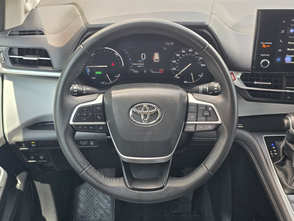 Used 2025 Toyota Sienna XLE w/ XLE Plus Package FWD image 16