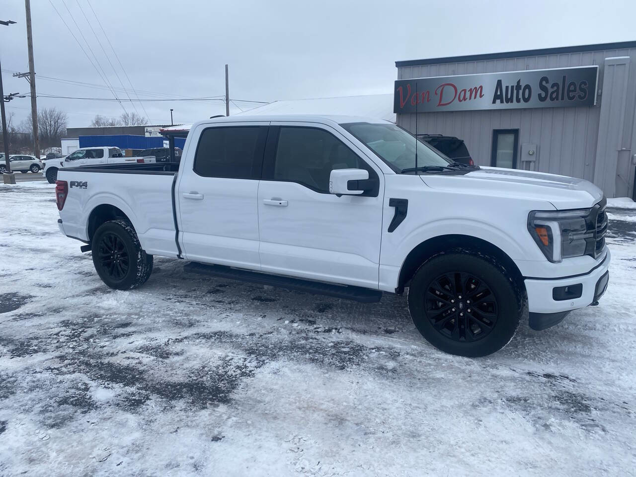 Used 2025 Ford F150 Lariat w/ FX4 Off-Road Package image 3