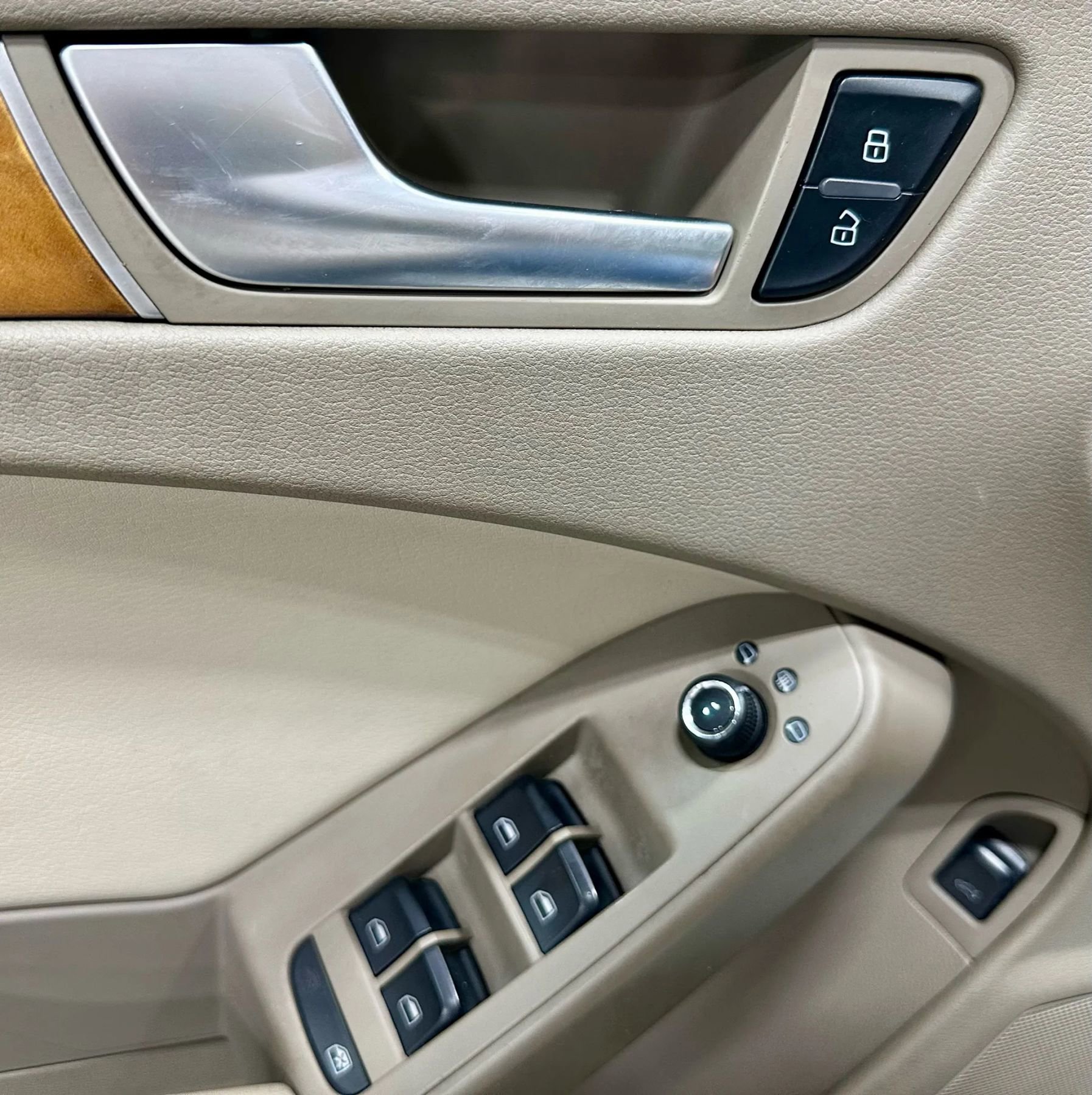 Used 2011 Audi A4 2.0T Premium image 25