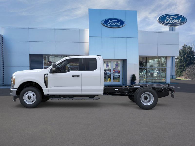 New 2026 Ford F350 XL w/ XL Chrome Package image 3