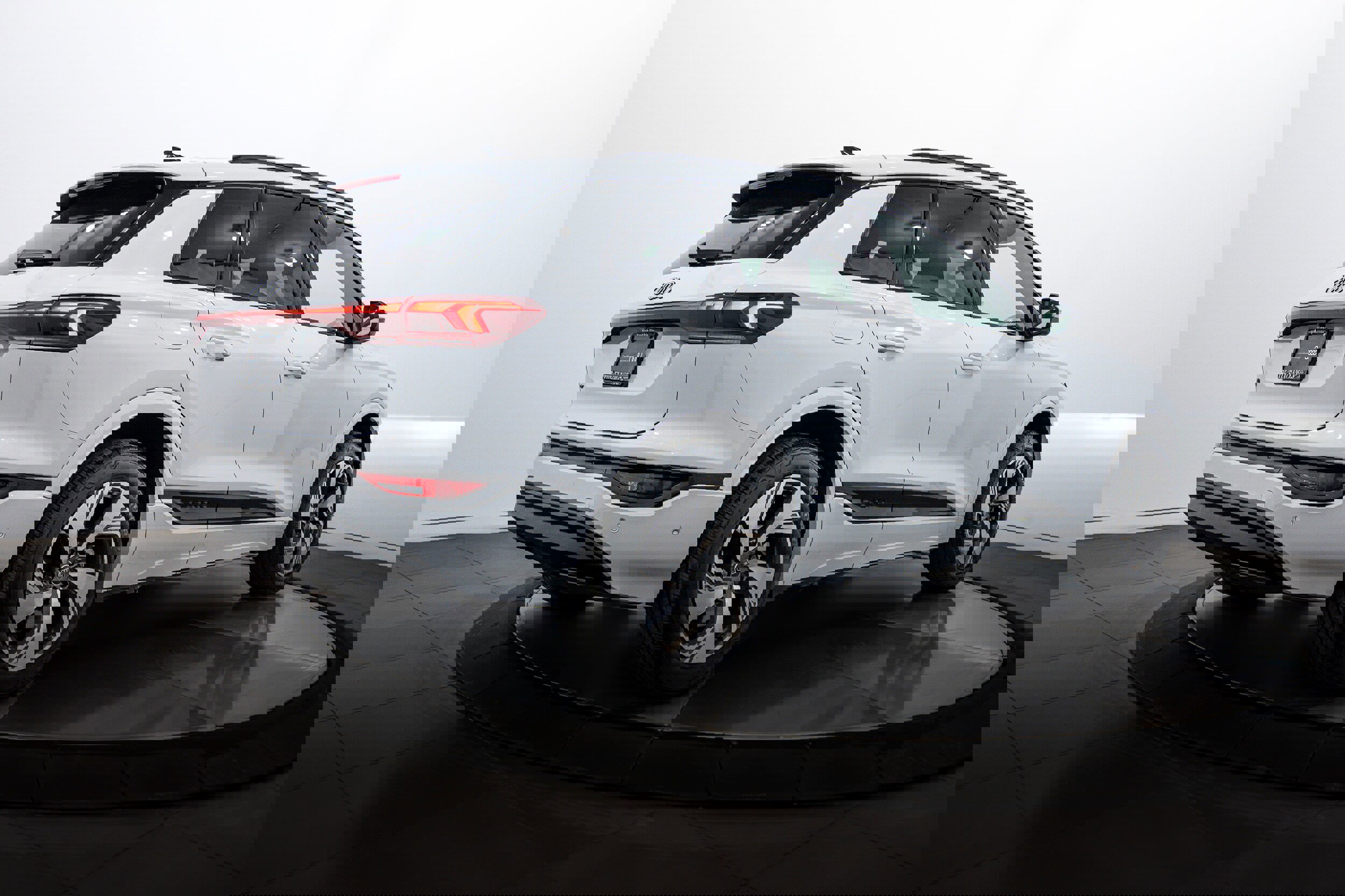 Certified 2025 Audi Q6 e-tron Premium Plus w/ Premium Plus image 4