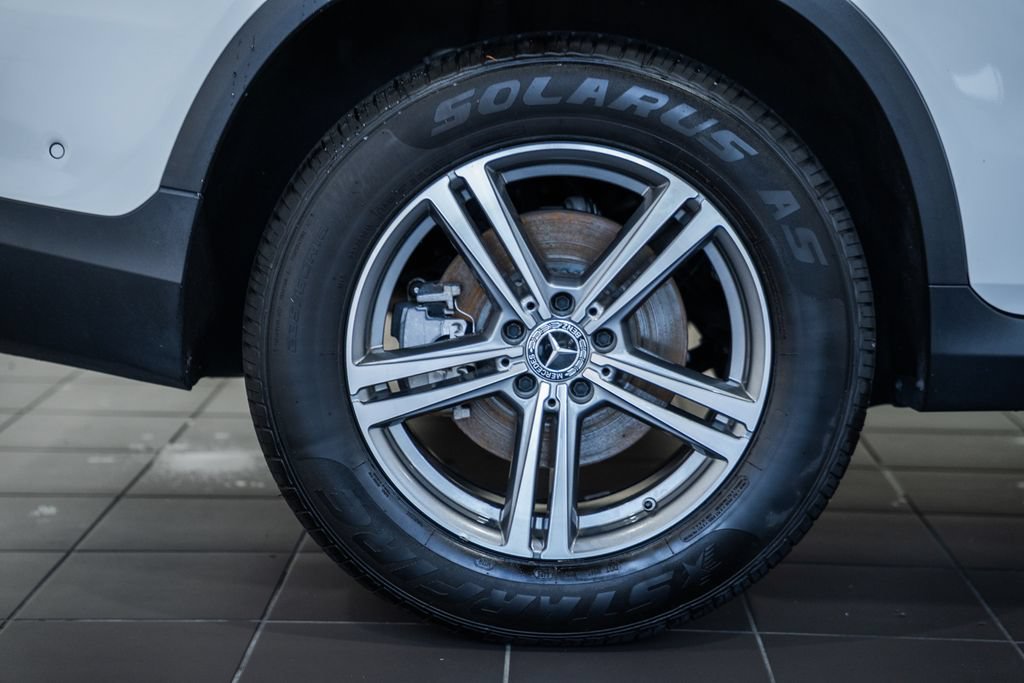 Used 2021 Mercedes-Benz GLC 300 4MATIC w/ Driver Assistance Package image 17