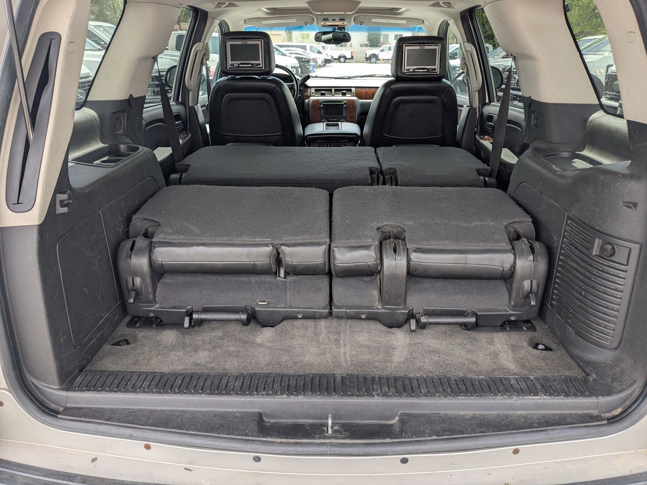 Used 2007 Chevrolet Tahoe LTZ w/ LTZ Preferred Equipment Group AWD/4WD image 28