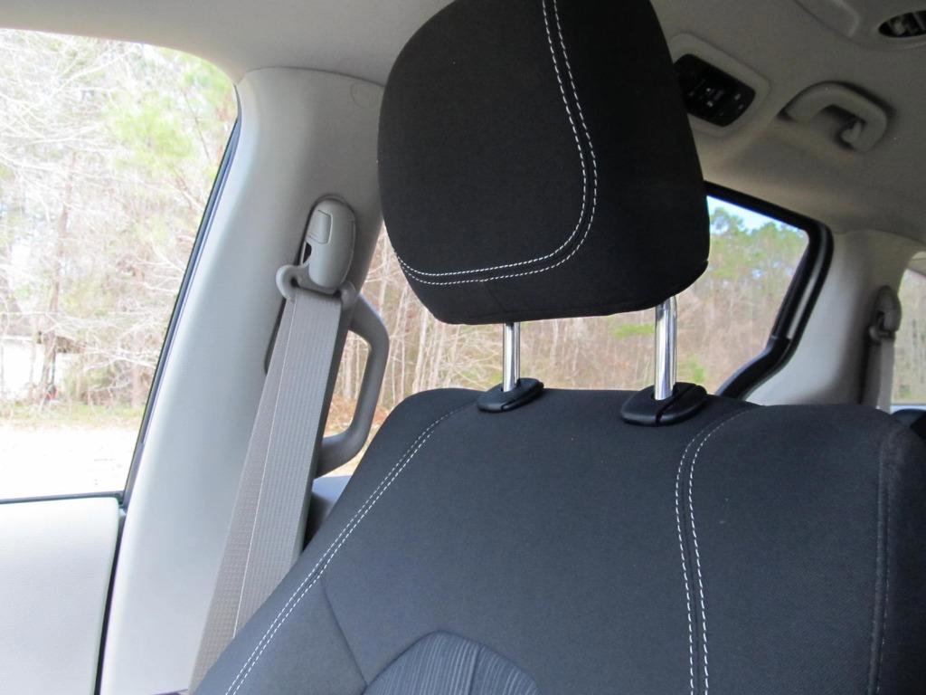 Used 2023 Chrysler Voyager LX image 77