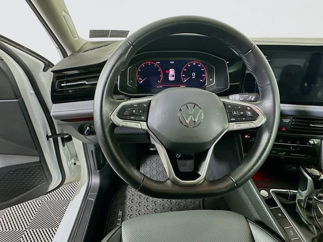 Used 2025 Volkswagen Jetta SEL FWD image 12