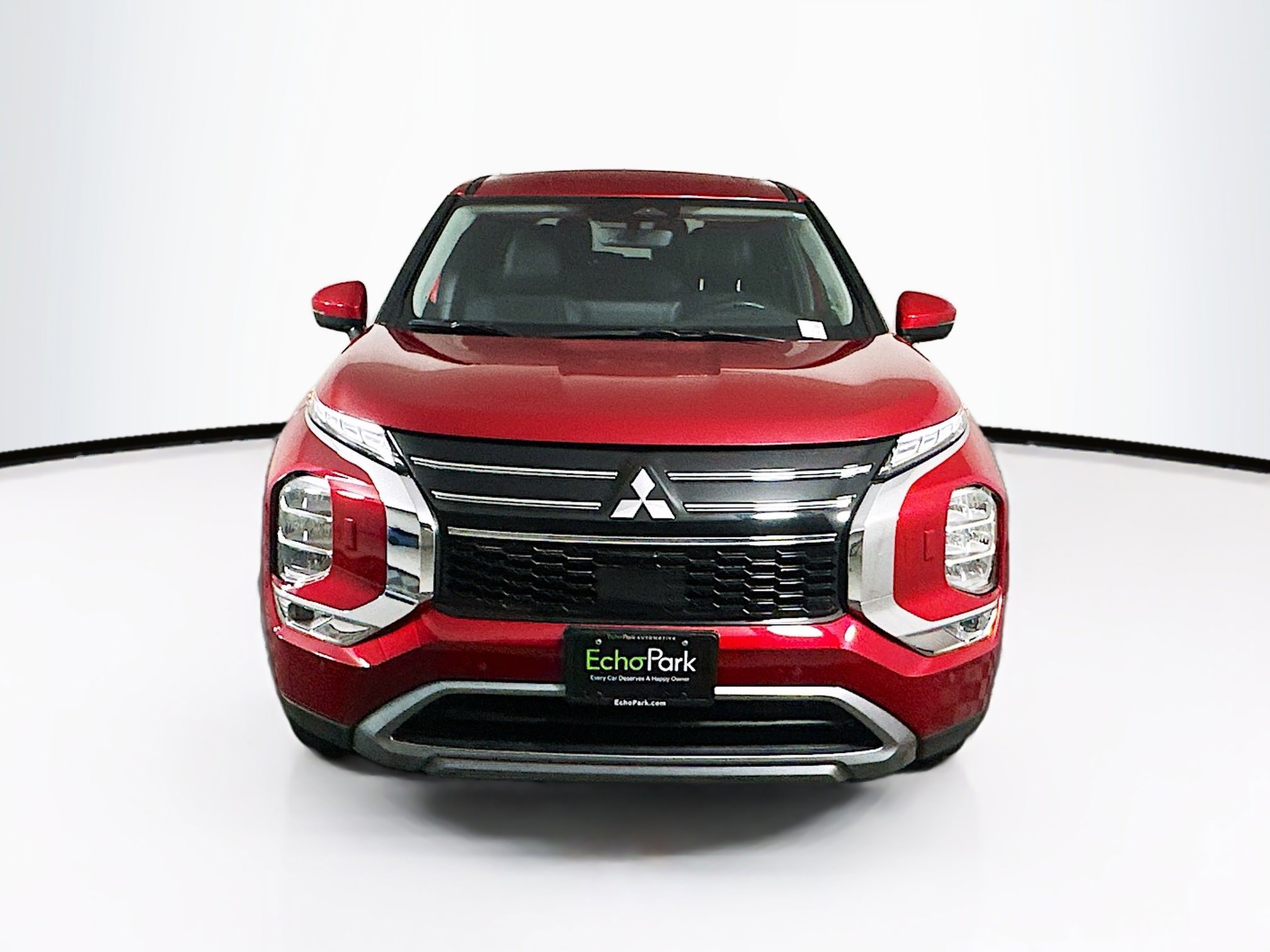 Used 2025 Mitsubishi Outlander SE image 2