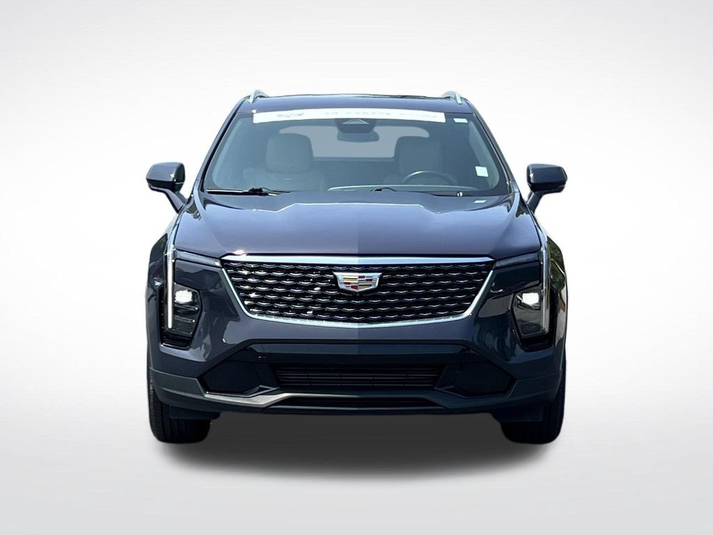 Used 2025 Cadillac XT4 Premium Luxury FWD image 2