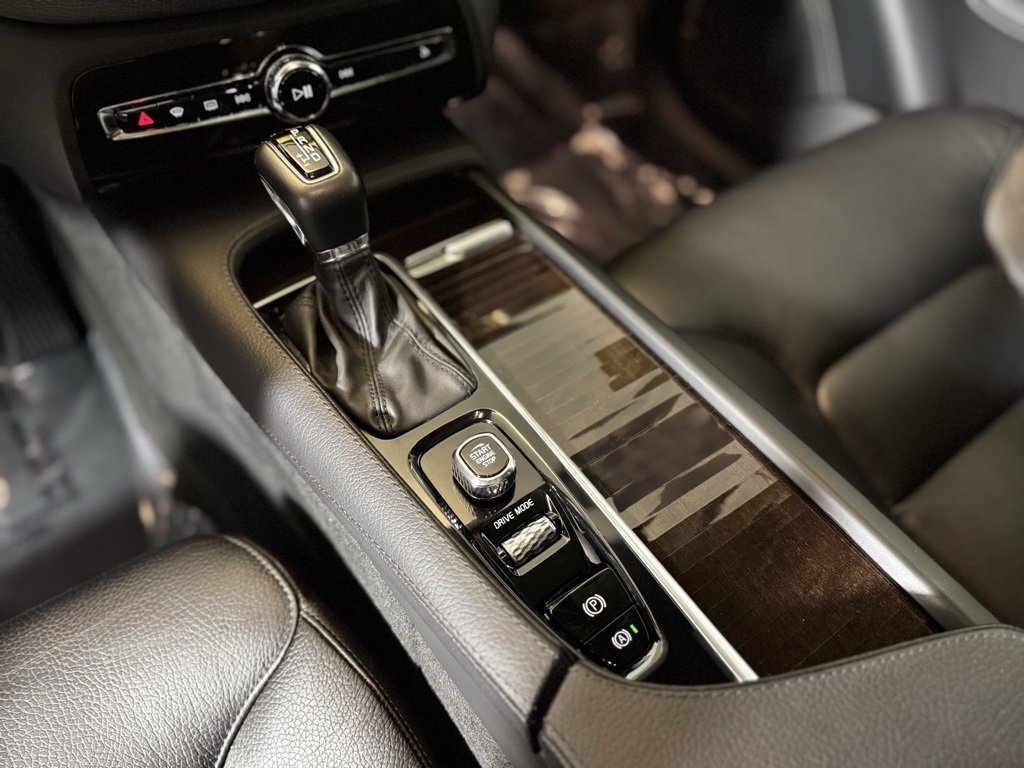 Used 2019 Volvo XC90 T6 Momentum w/ Advanced Package image 19