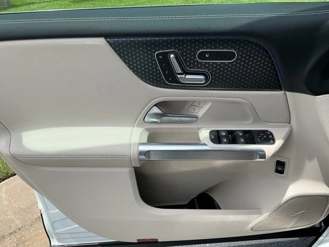 New 2025 Mercedes-Benz GLB 250 image 12