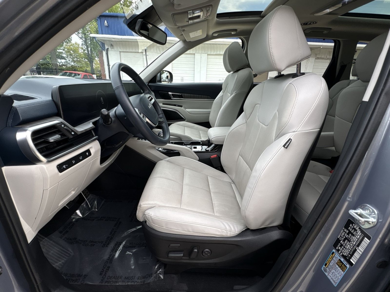 Used 2024 Kia Telluride SX w/ Towing Package FWD image 17