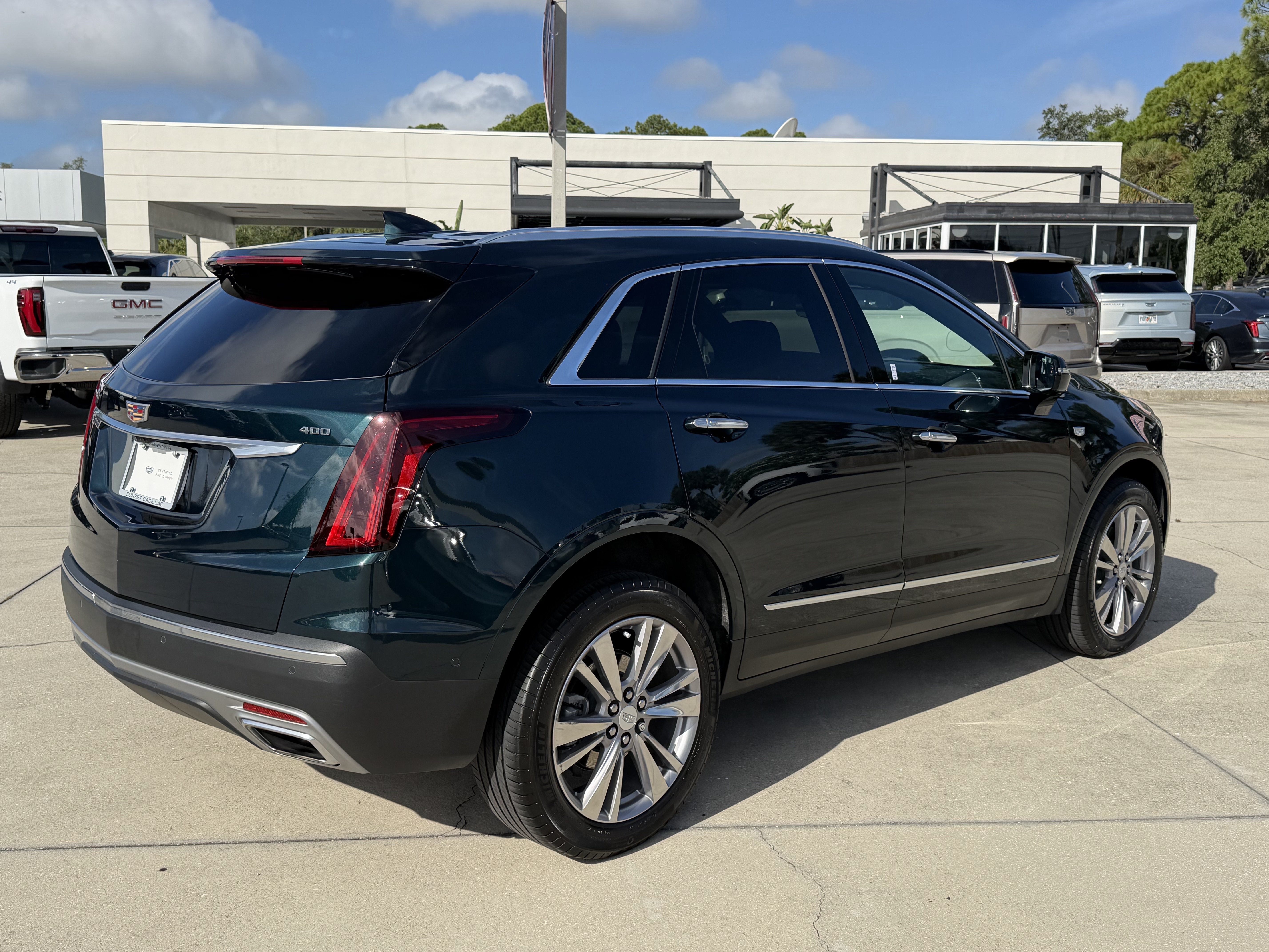 Certified 2024 Cadillac XT5 Premium Luxury w/ Technology Package FWD image 3