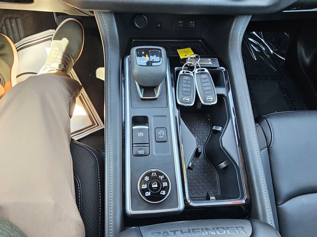 Used 2025 Nissan Pathfinder SL w/ SL Premium Package image 31