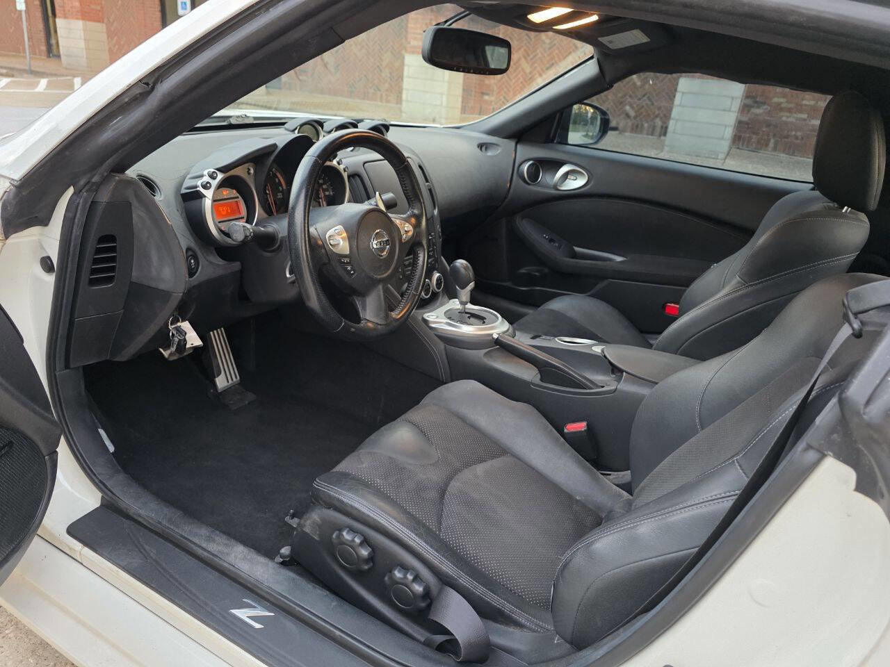 Used 2011 Nissan 370Z Touring image 13