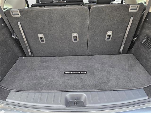 Used 2026 Nissan Pathfinder SL FWD image 6