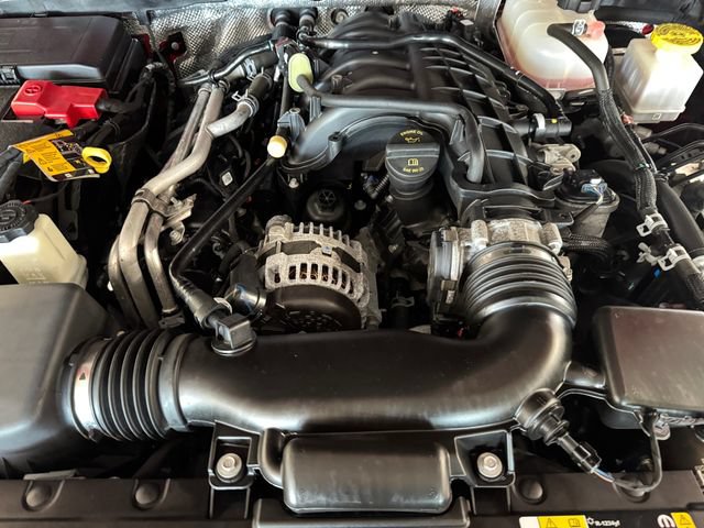 Used 2024 Jeep Gladiator Rubicon w/ Convenience Group AWD/4WD image 7