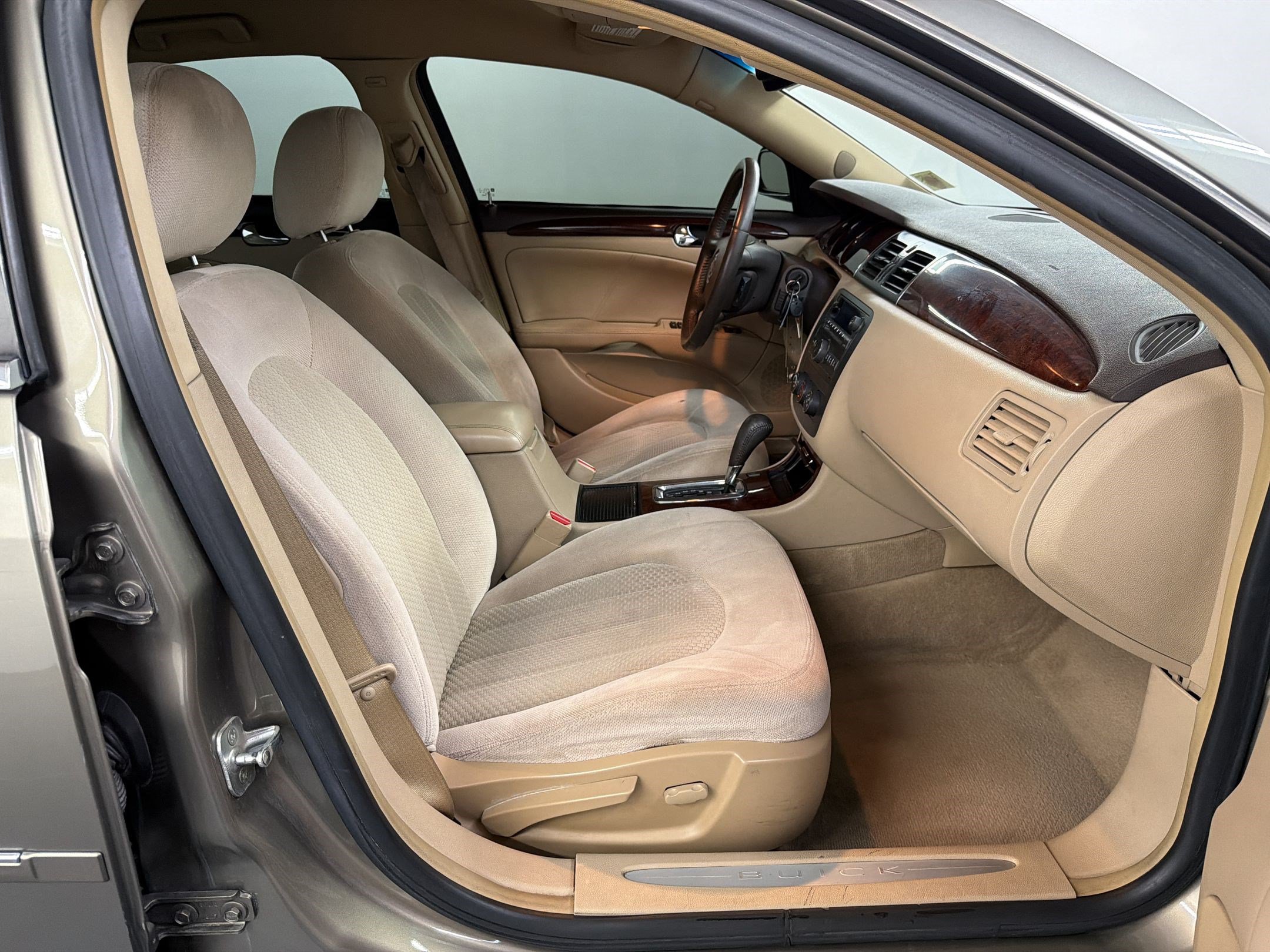 Used 2011 Buick Lucerne CX FWD image 22