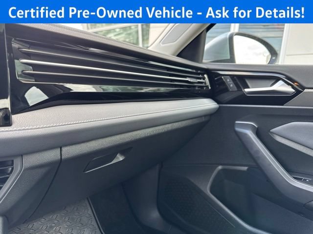 Used 2025 Volkswagen Jetta SEL FWD image 17