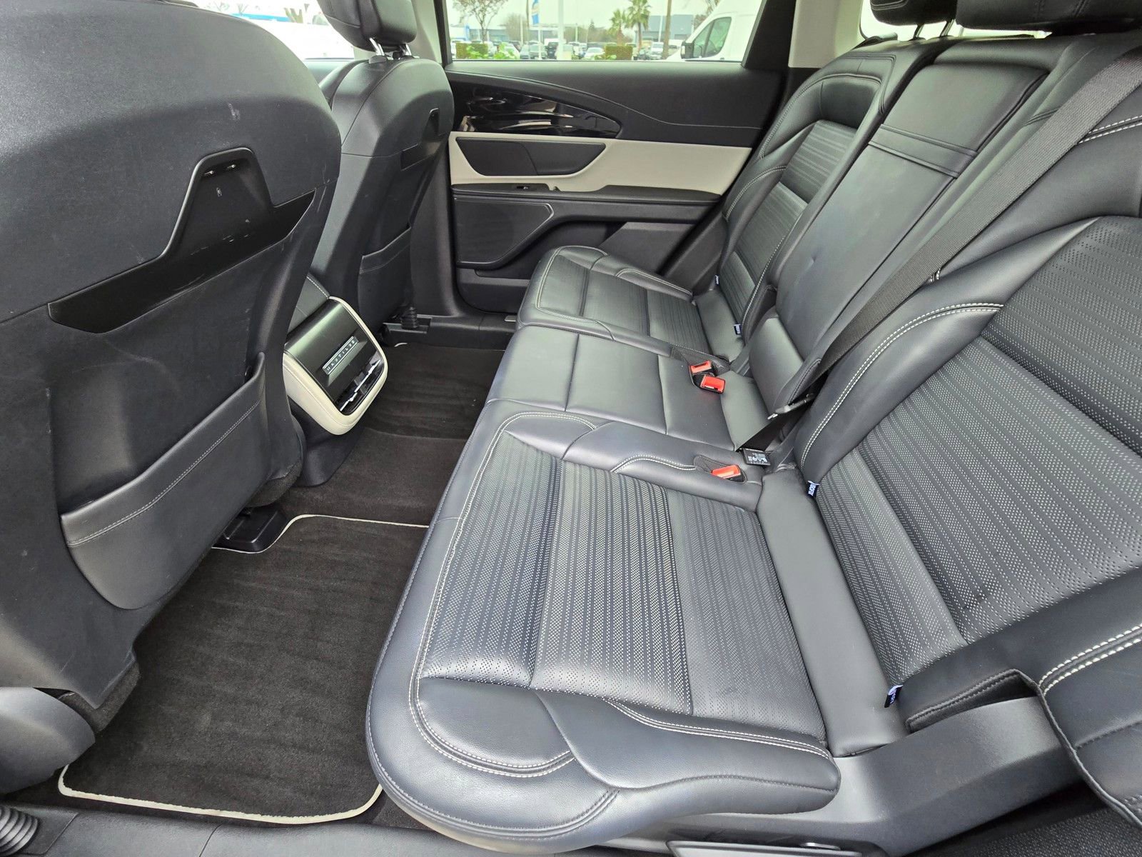 Used 2024 Lincoln Nautilus Reserve image 10