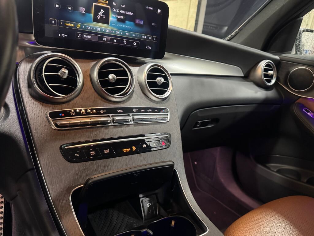 Used 2021 Mercedes-Benz GLC 300 4MATIC image 11