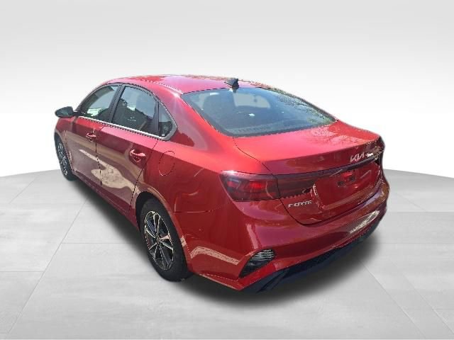 Used 2024 Kia Forte LXS FWD image 3