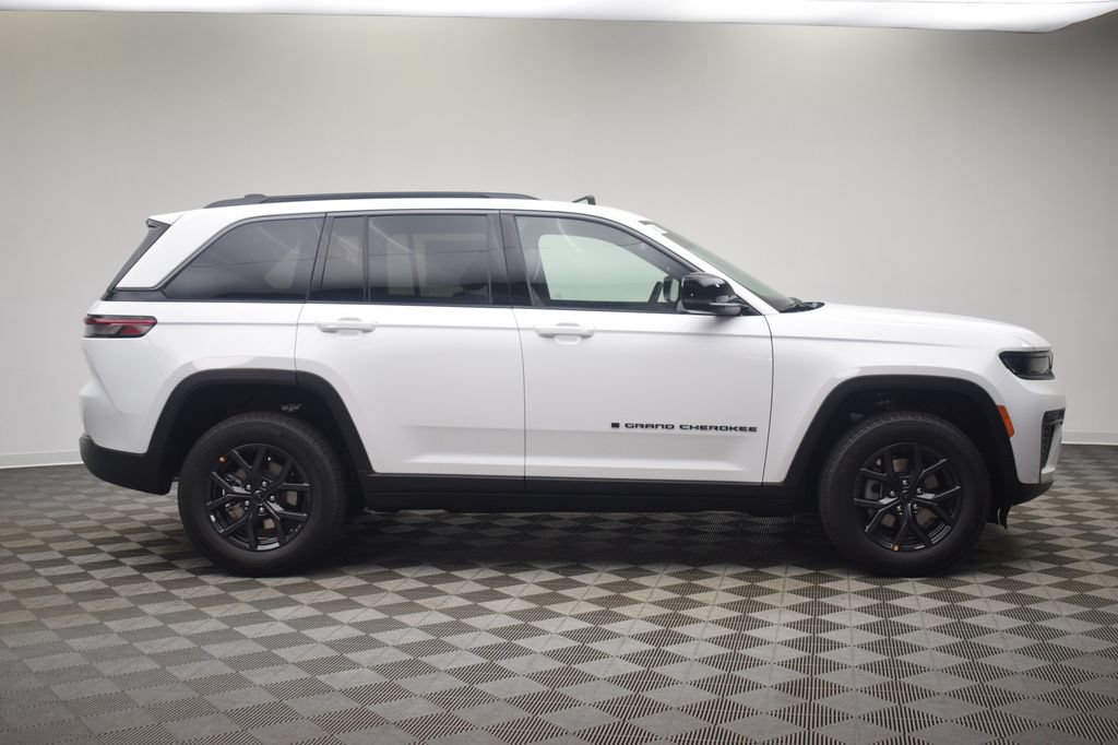 New 2027 Jeep Grand Cherokee Altitude AWD/4WD image 4
