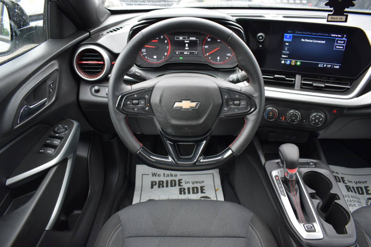 Used 2026 Chevrolet Trax RS w/ Sunroof Package FWD image 19