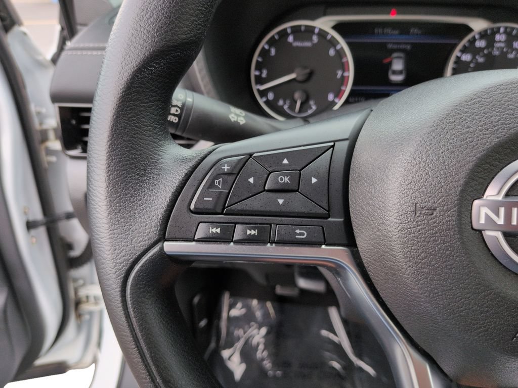 Used 2025 Nissan Sentra SV FWD image 17