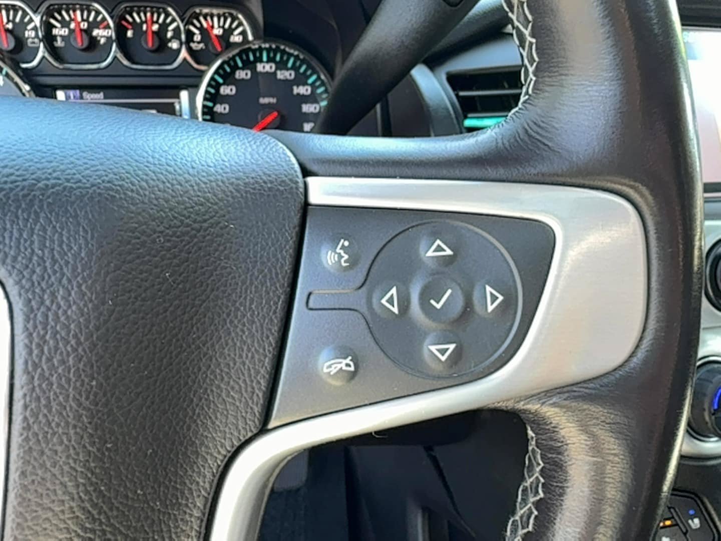 Used 2018 GMC Yukon XL SLT AWD/4WD image 30