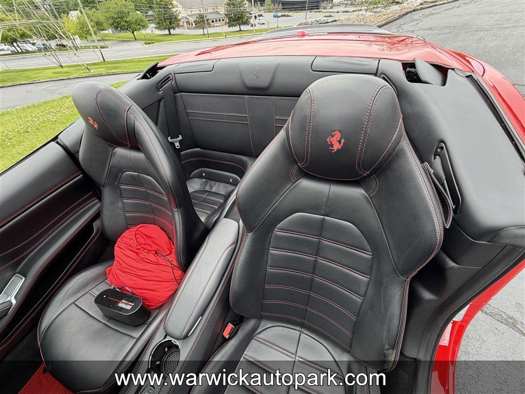 Used 2016 Ferrari California T RWD image 8
