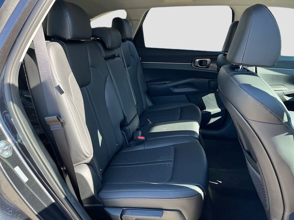 Certified 2025 Kia Sorento S AWD/4WD image 29
