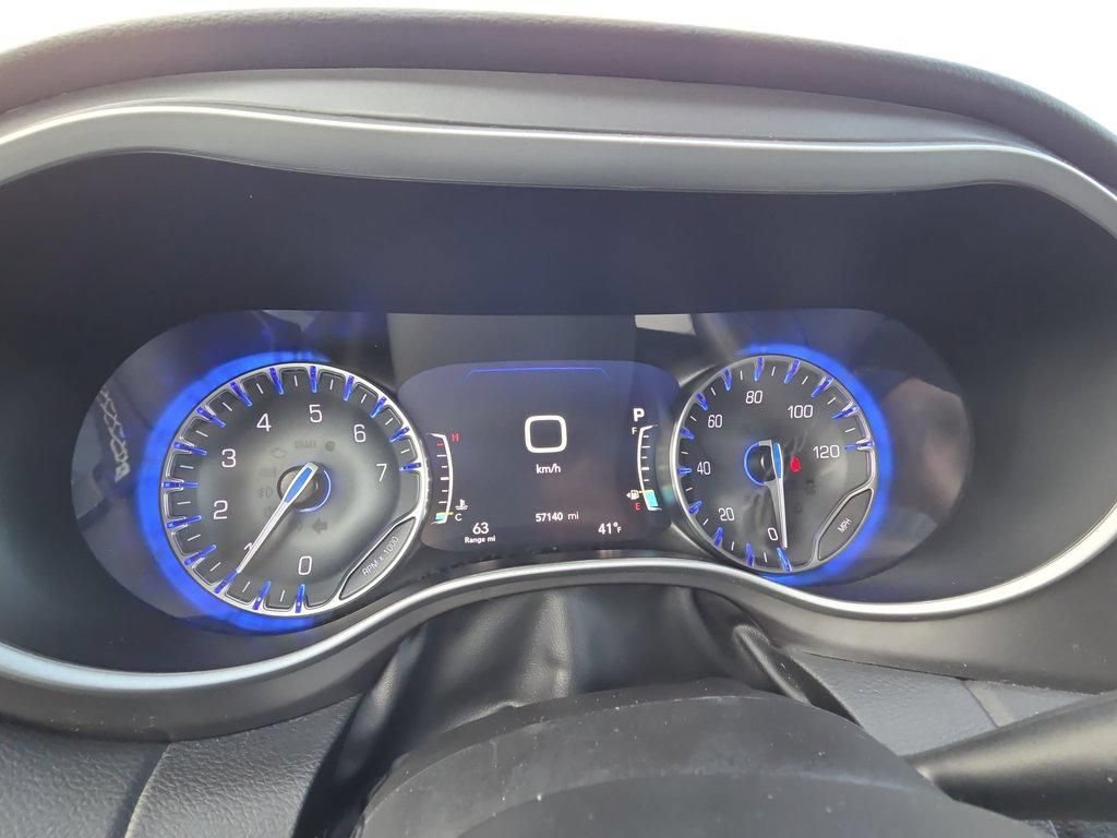 Used 2024 Chrysler Pacifica Touring-L FWD image 18
