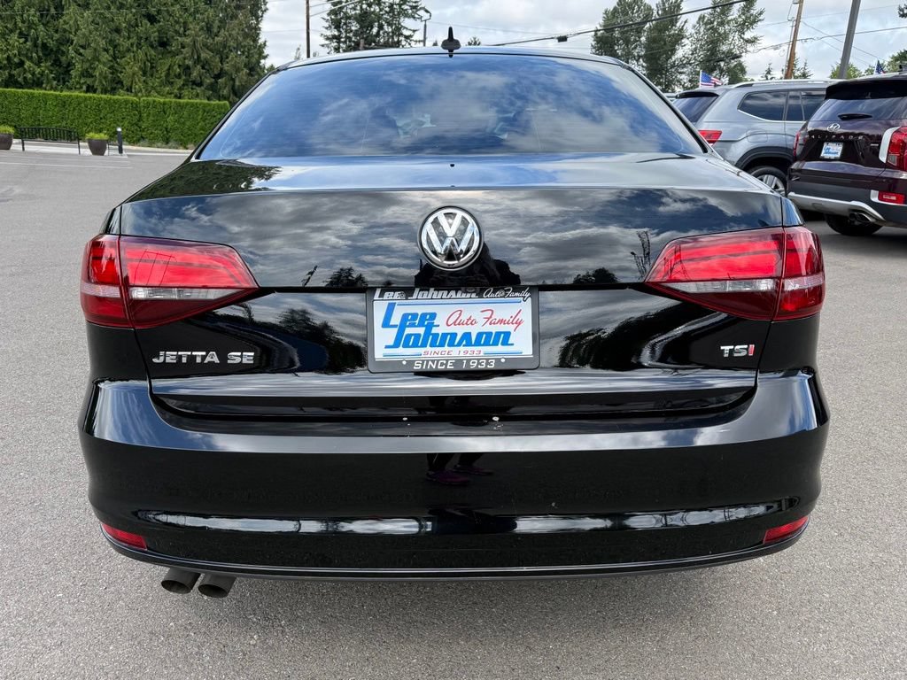 Used 2016 Volkswagen Jetta SE FWD image 4