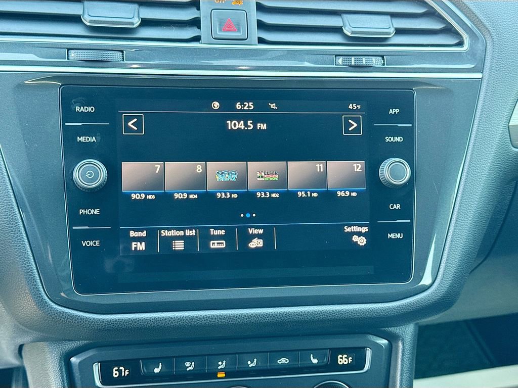 Used 2020 Volkswagen Tiguan SE R-Line image 31