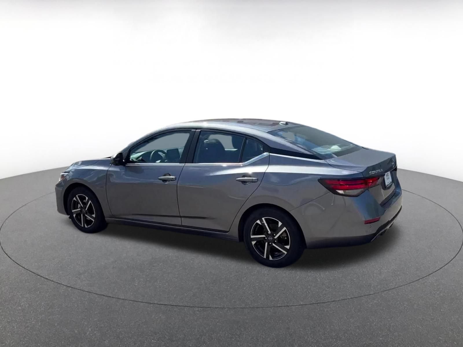 Used 2025 Nissan Sentra SV FWD image 8