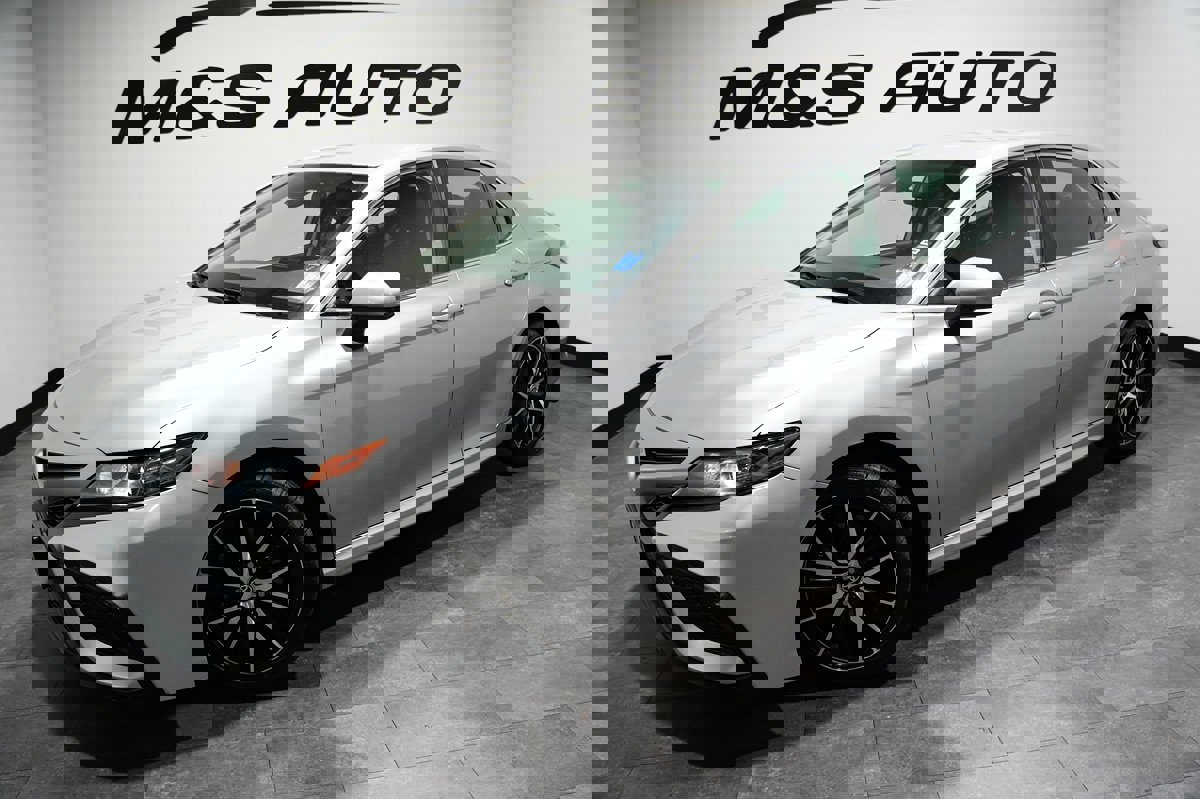 Used 2021 Toyota Camry SE w/ Carpet Mat Package (TMS) image 3